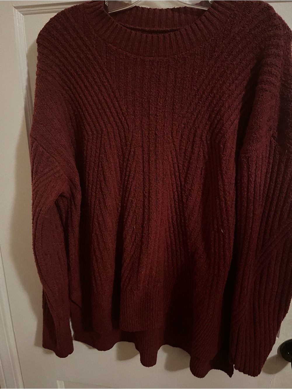 Vera Wang Chunky Ribbed Crewneck Sweater in Deep Wine